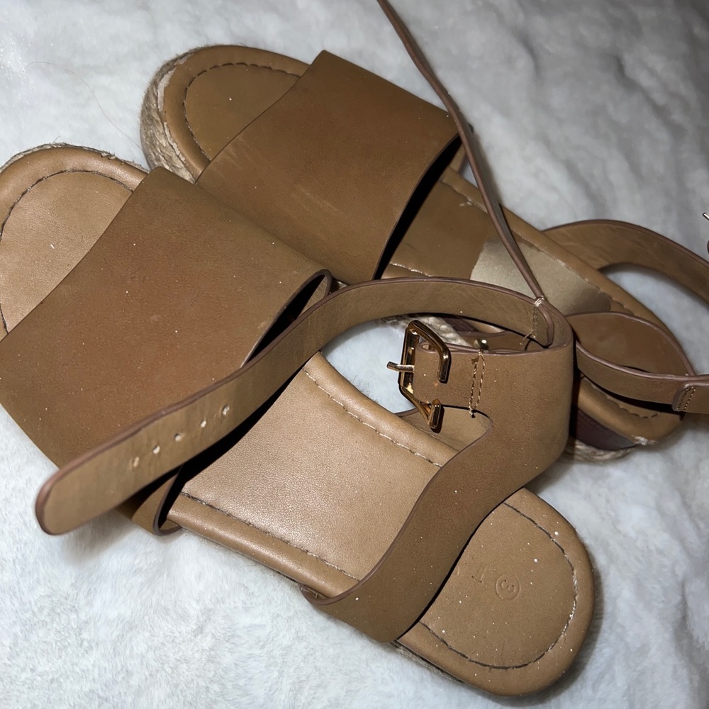 Link size 3 sandals